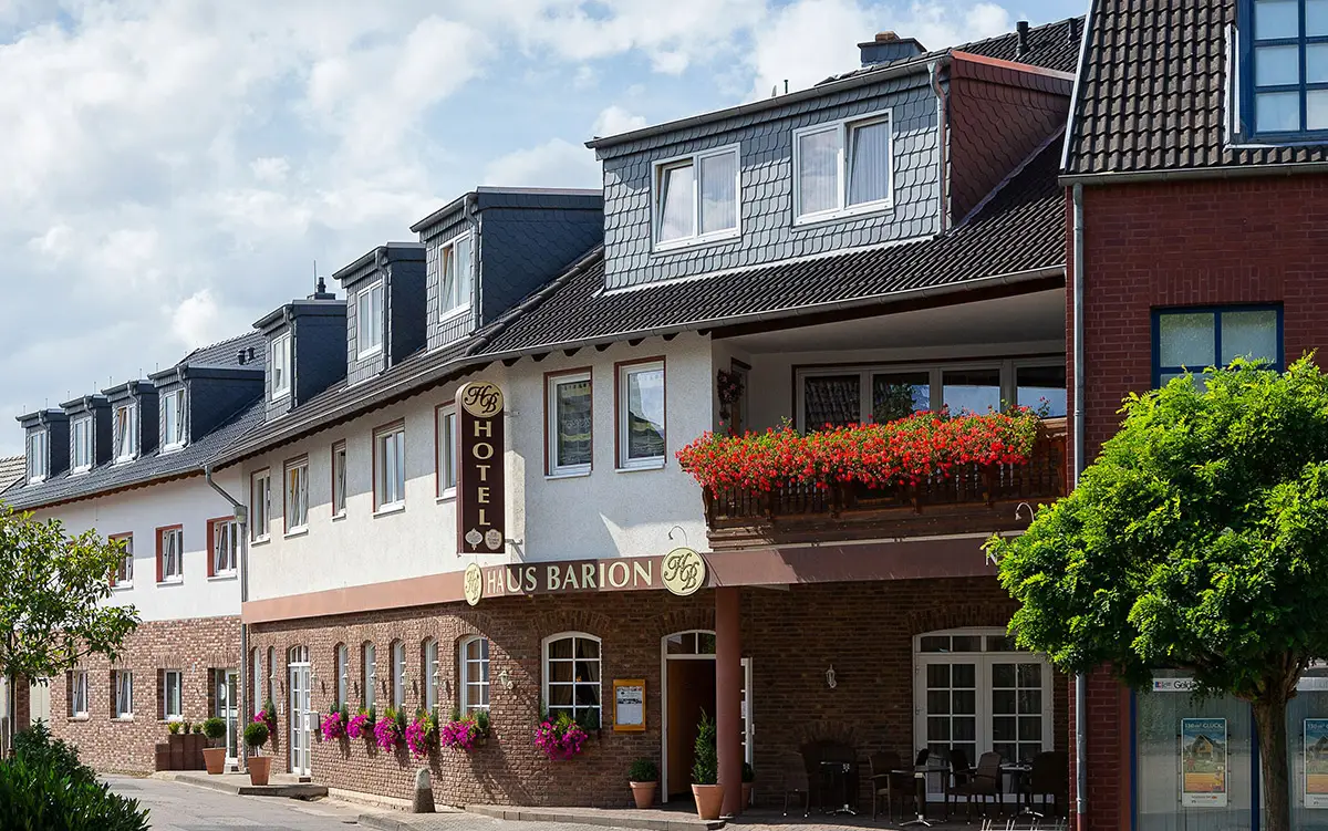 Hotel Haus Barion - Front (Cutted)