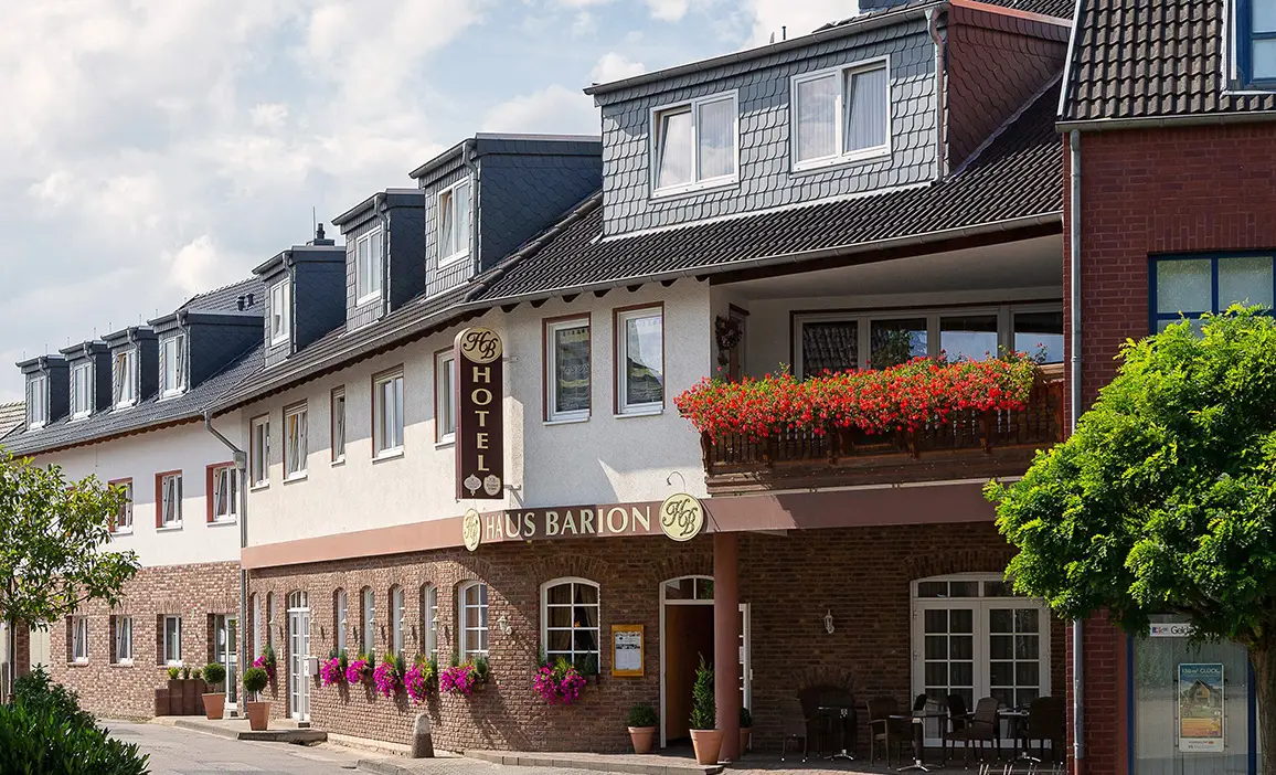 Hotel Haus Barion - Front (Cutted)